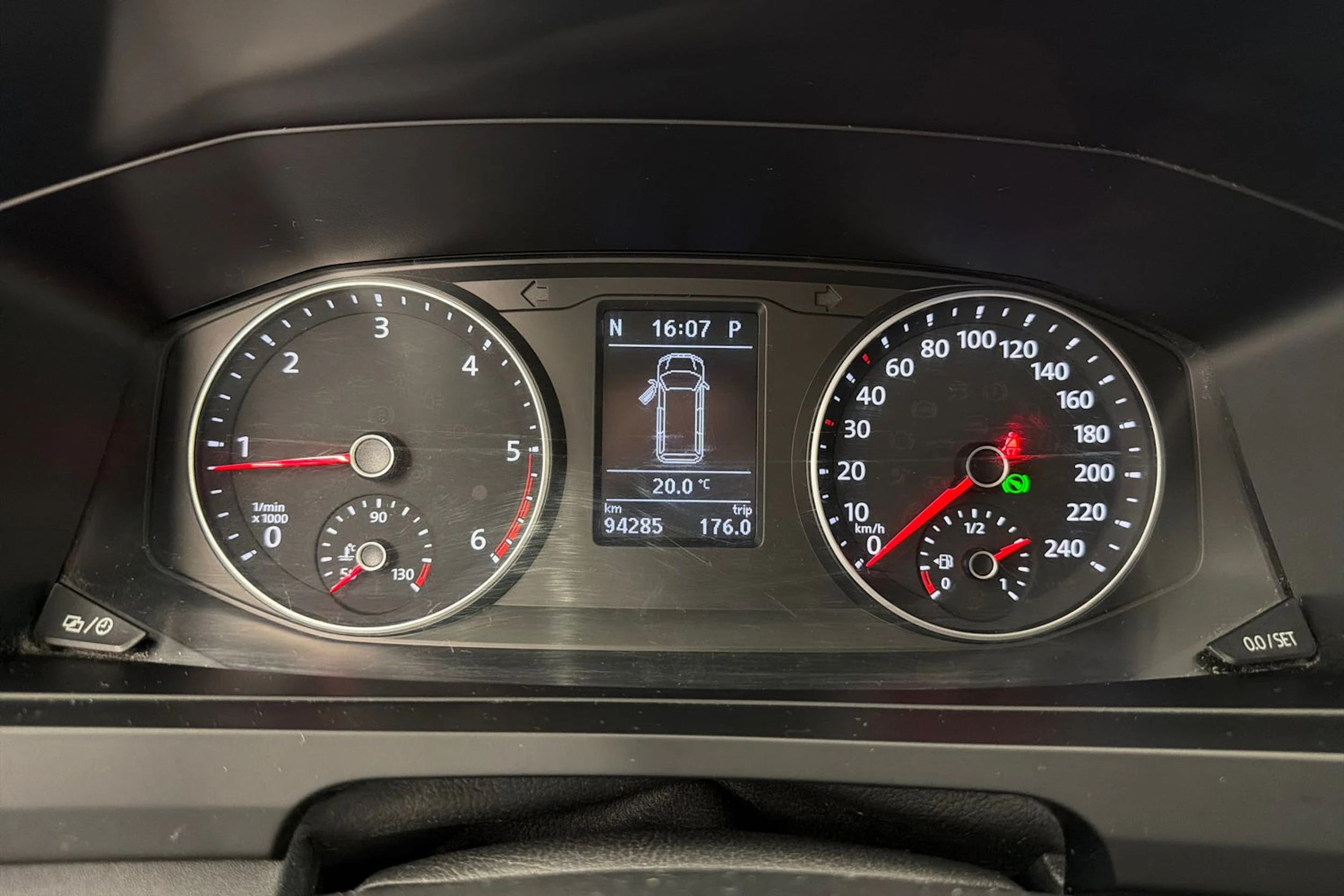 sininen Volkswagen Transporter 2018 kuva 13.