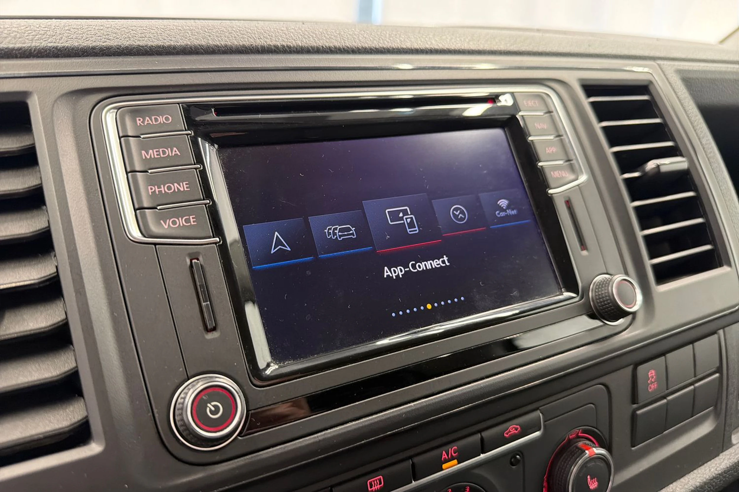 sininen Volkswagen Transporter 2018 kuva 18.