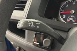 sininen Volkswagen Transporter 2018 kuva 20.
