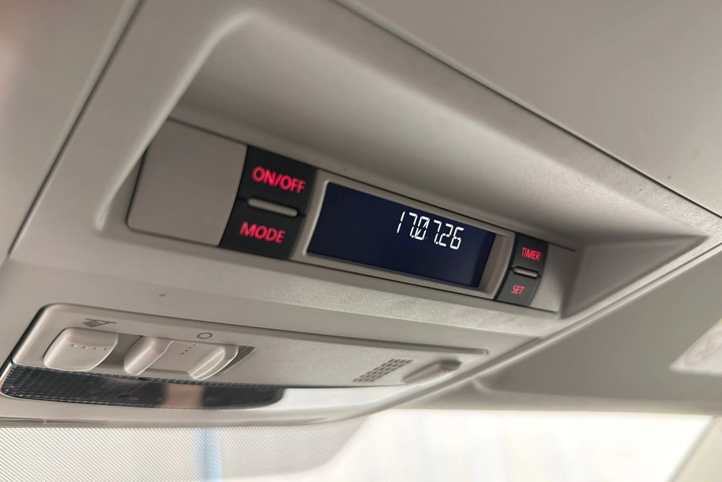 sininen Volkswagen Transporter 2018 kuva 21.