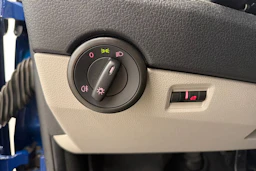 sininen Volkswagen Transporter 2018 kuva 24.