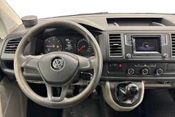valkoinen Volkswagen Transporter 2018 kuva 7.