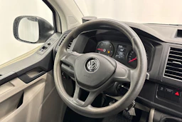 valkoinen Volkswagen Transporter 2018 kuva 10.