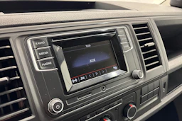 valkoinen Volkswagen Transporter 2018 kuva 13.