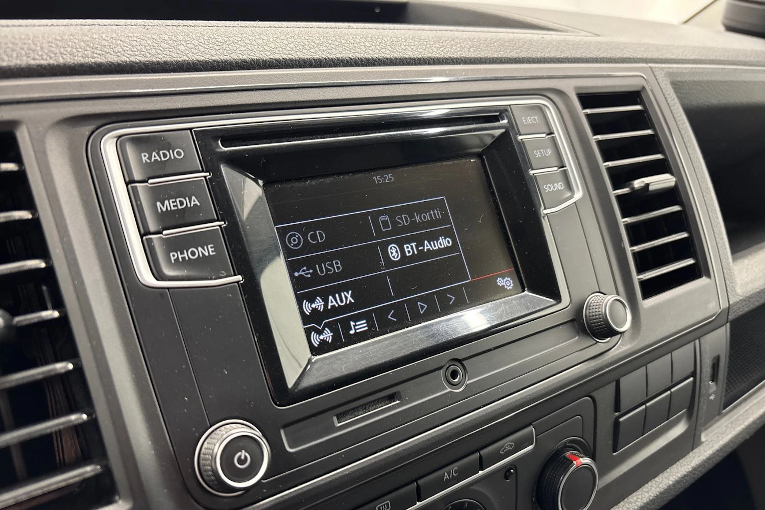 valkoinen Volkswagen Transporter 2018 kuva 14.