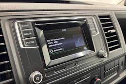valkoinen Volkswagen Transporter 2018 kuva 15.