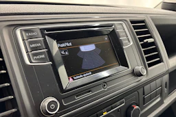 valkoinen Volkswagen Transporter 2018 kuva 16.