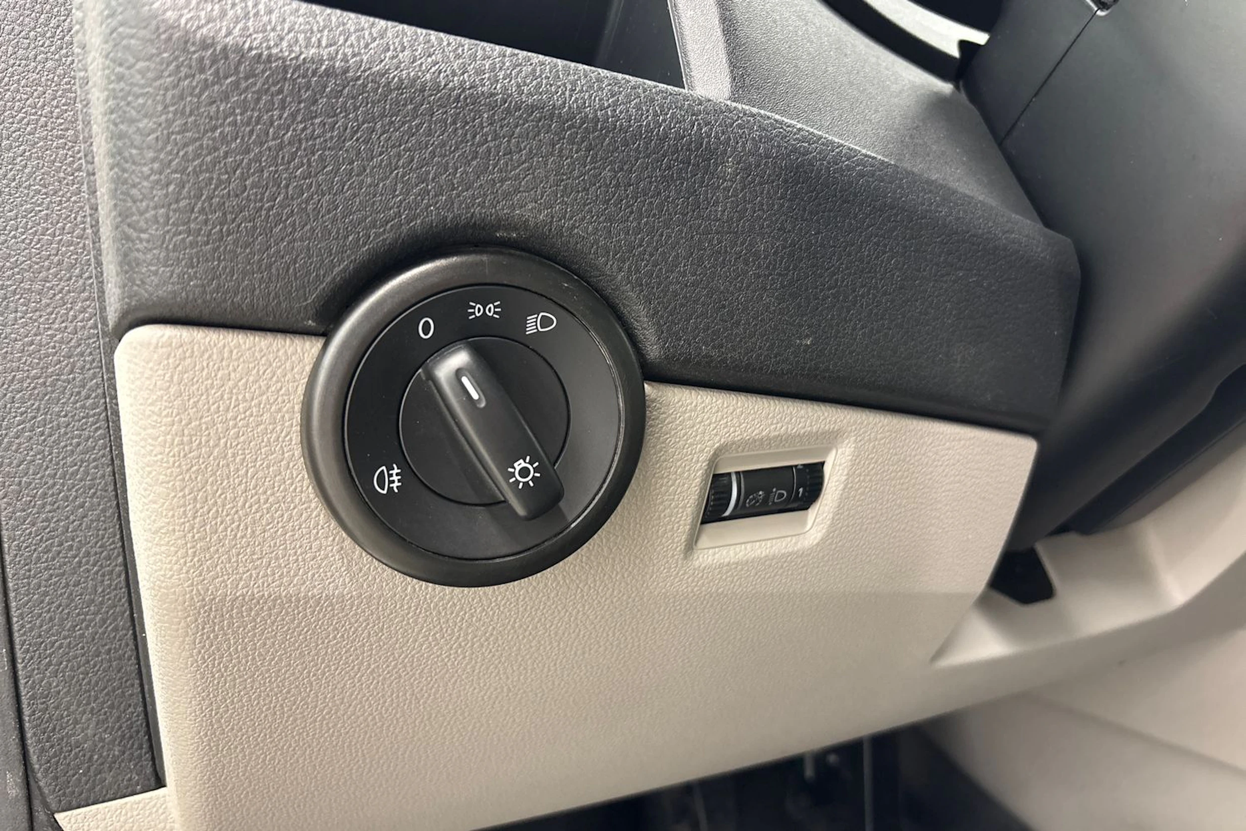 valkoinen Volkswagen Transporter 2018 kuva 19.