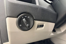 valkoinen Volkswagen Transporter 2018 kuva 19.