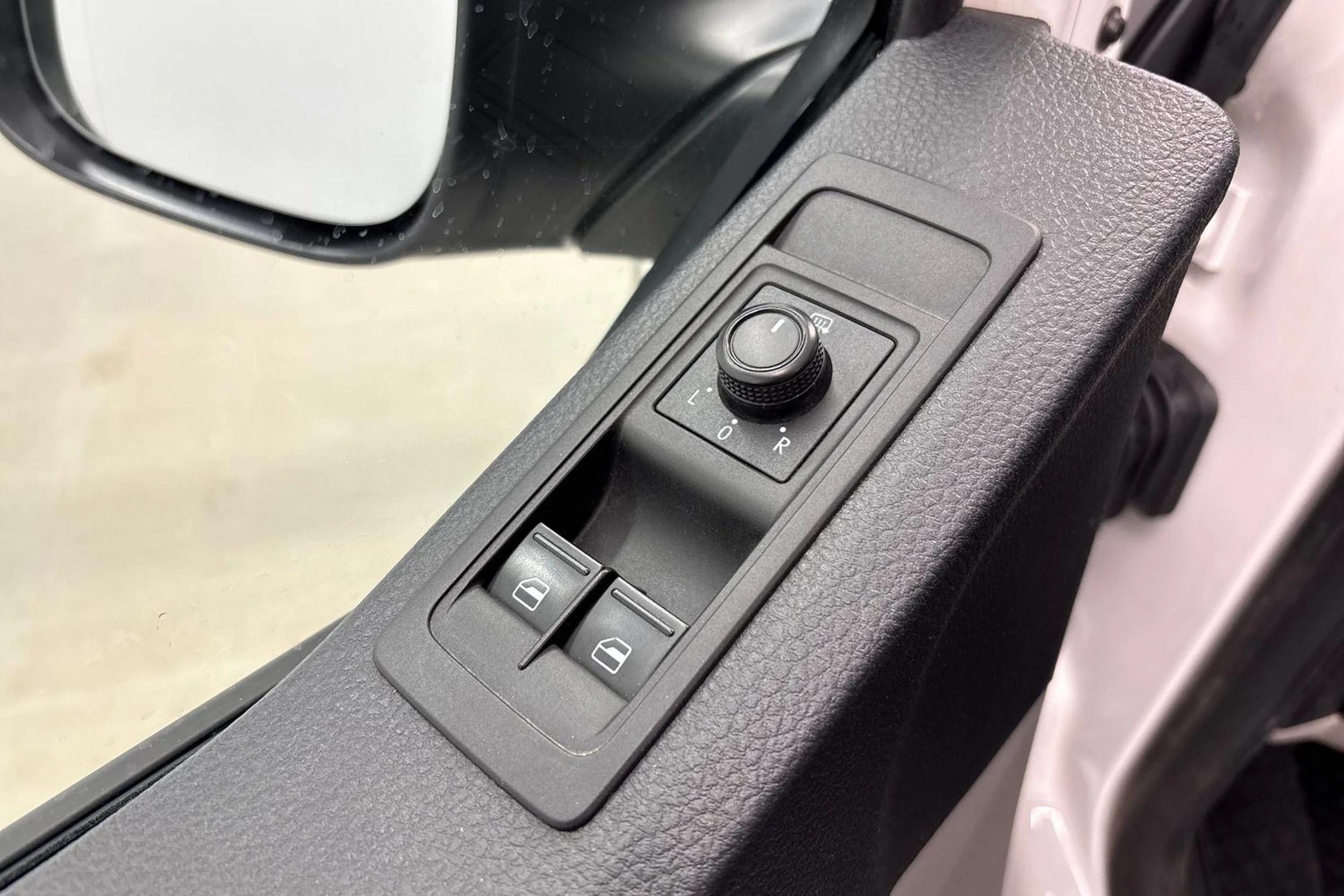 valkoinen Volkswagen Transporter 2018 kuva 20.