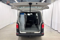 valkoinen Volkswagen Transporter 2018 kuva 26.