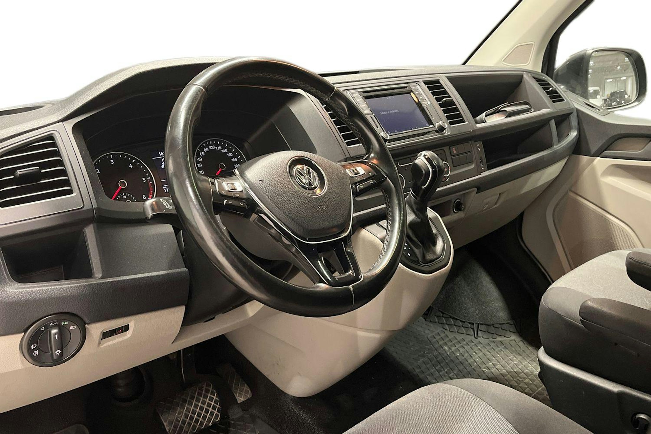 musta Volkswagen Transporter 2018 kuva 3.