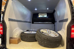met. musta Volkswagen Transporter 2018 kuva 5.