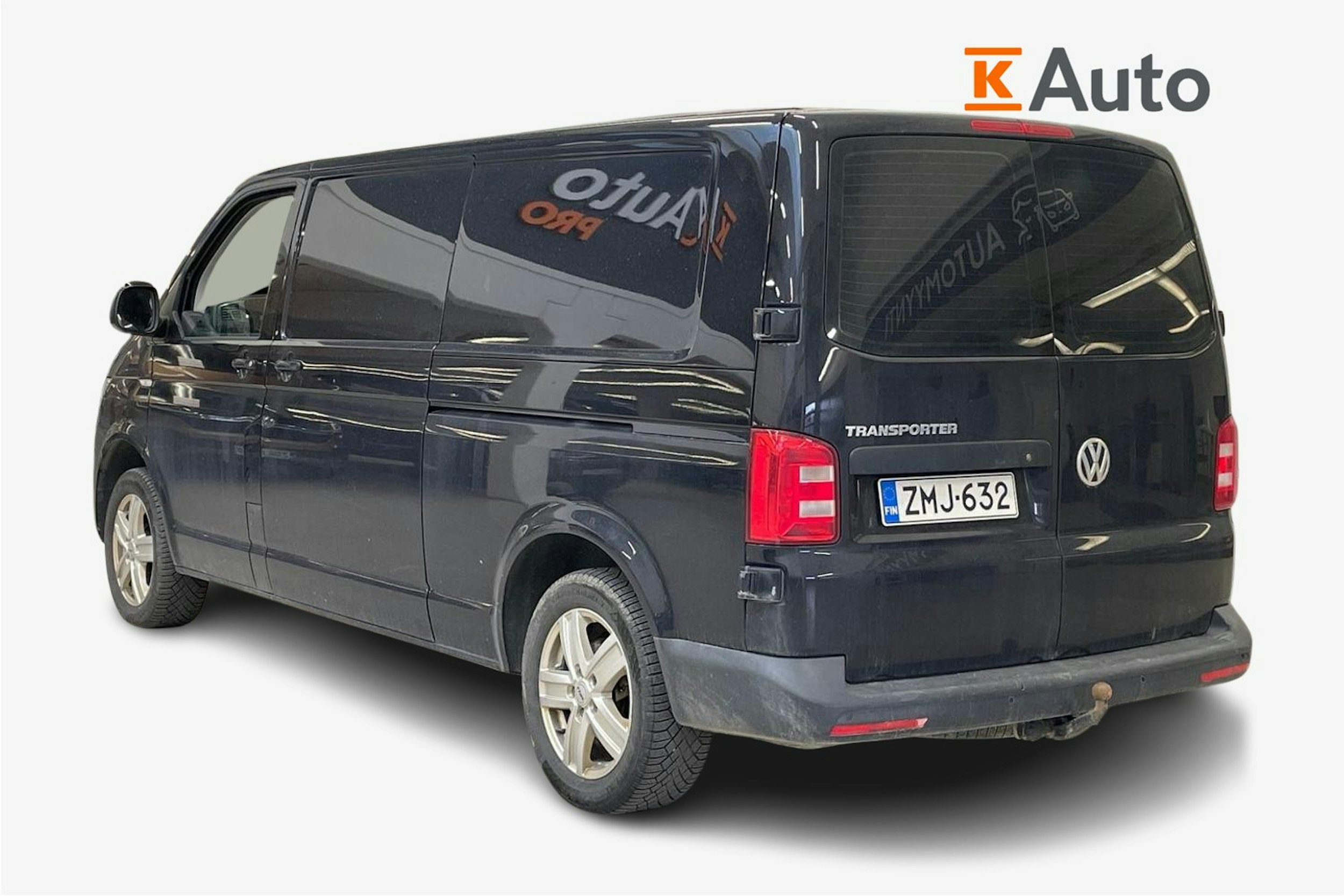 musta Volkswagen Transporter 2018 kuva 2.