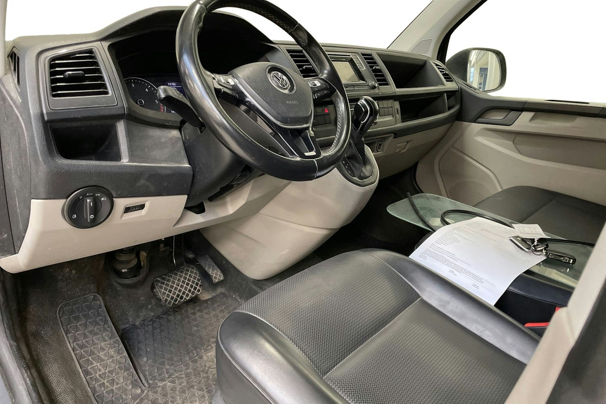 musta Volkswagen Transporter 2018 kuva 3.