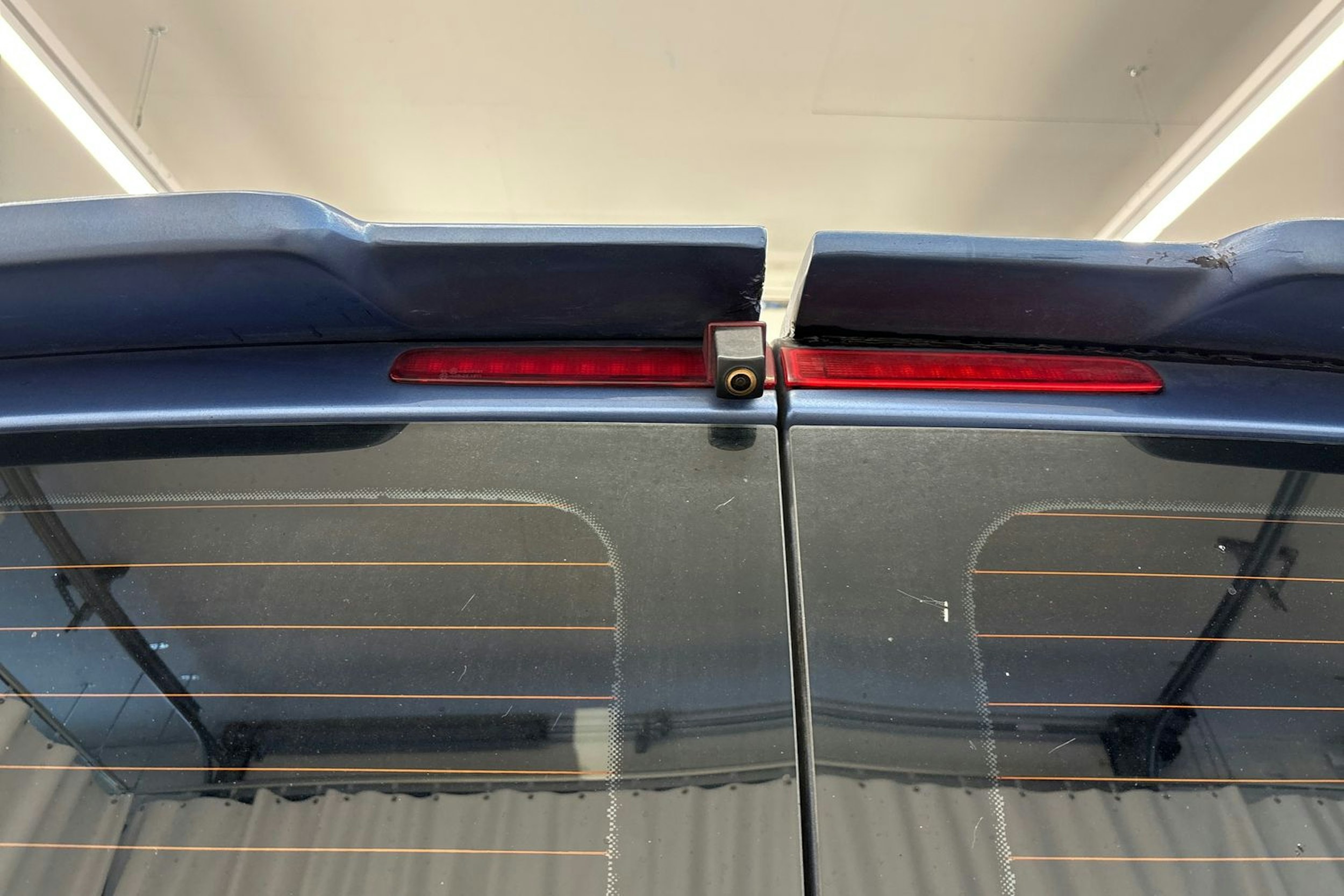 sininen Volkswagen Transporter 2018 kuva 17.