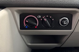 sininen Volkswagen Transporter 2018 kuva 21.