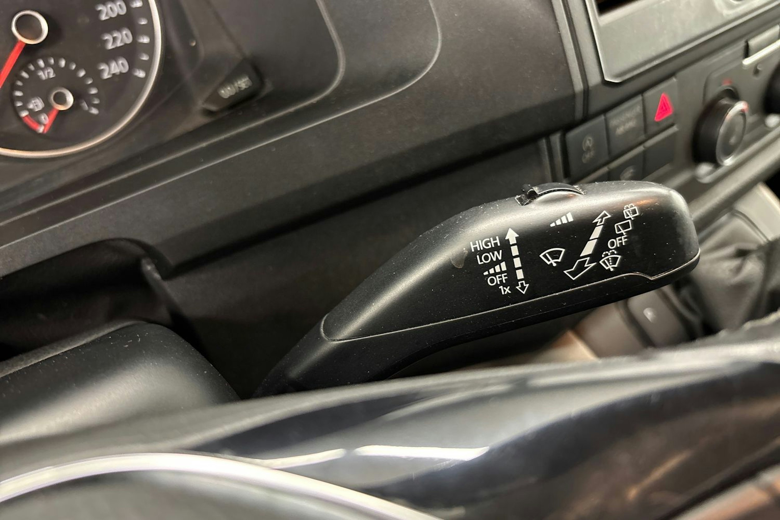 met. harmaa Volkswagen Transporter 2018 kuva 23.