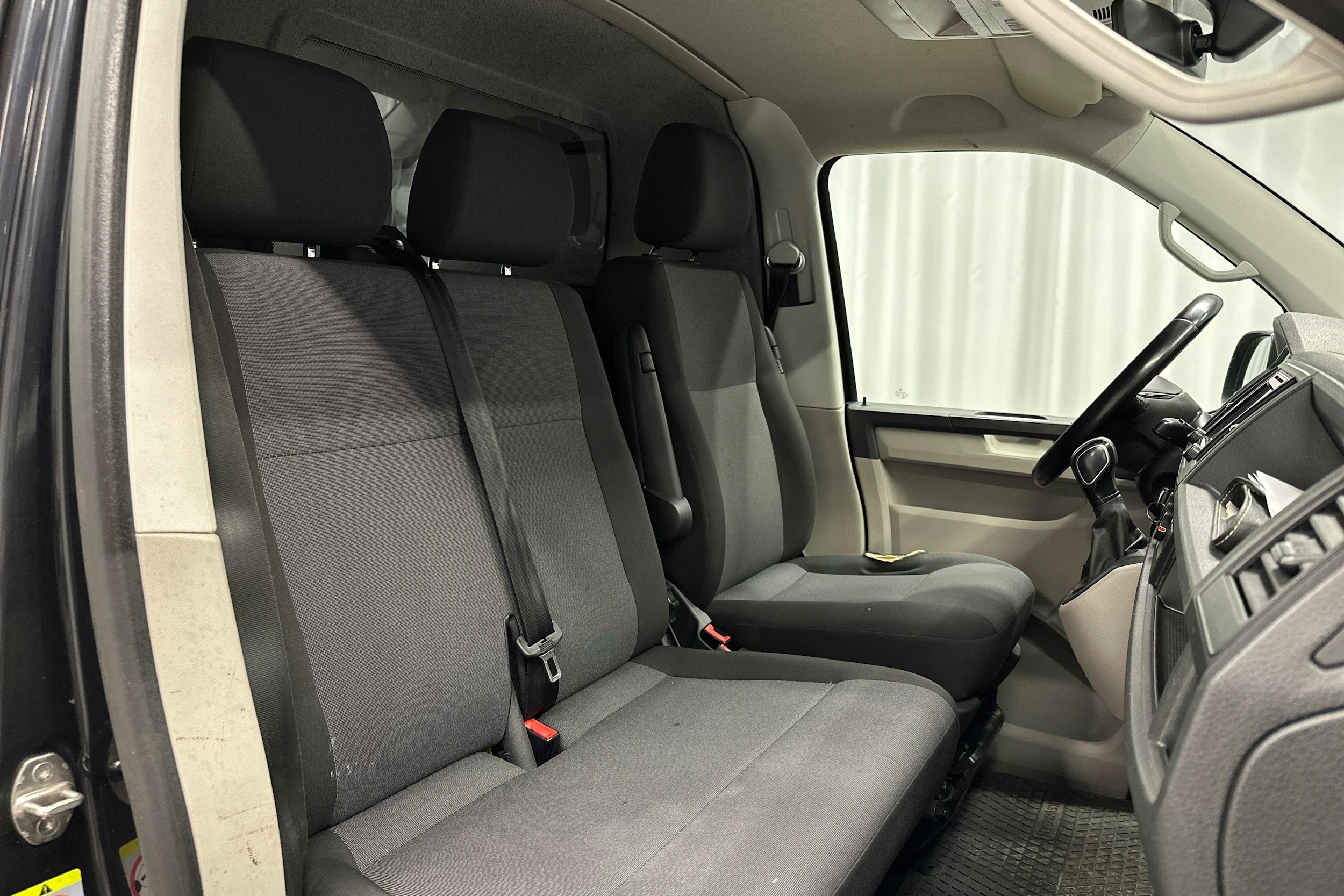 musta Volkswagen Transporter 2019 kuva 12.