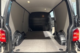 harmaa Volkswagen Transporter 2019 kuva 15.