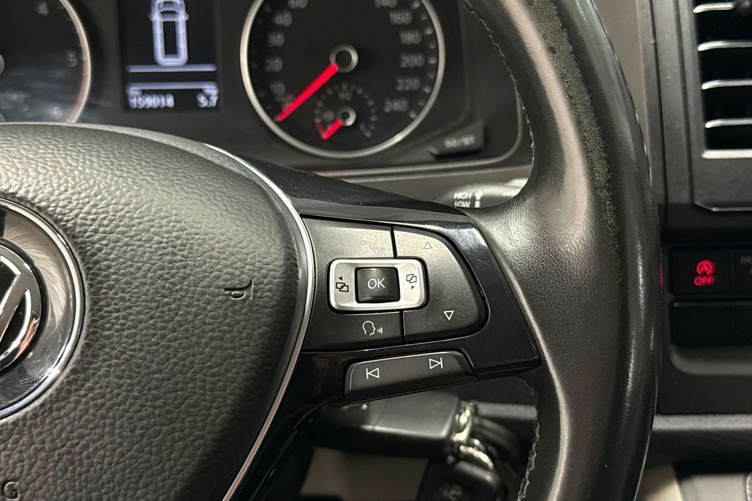 harmaa Volkswagen Transporter 2019 kuva 19.