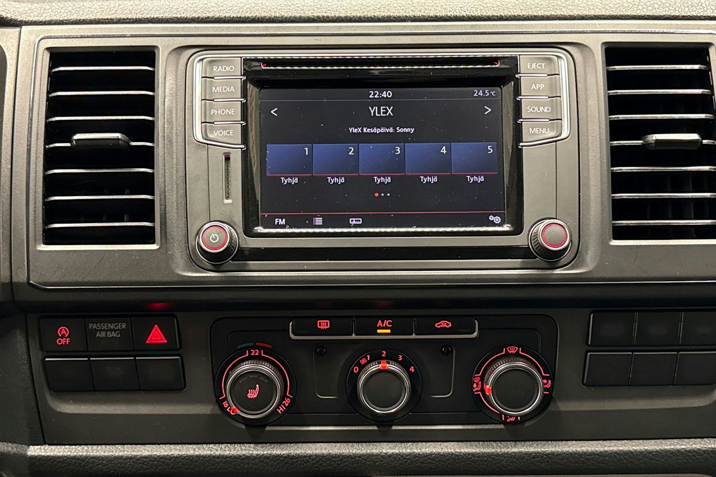 harmaa Volkswagen Transporter 2019 kuva 20.
