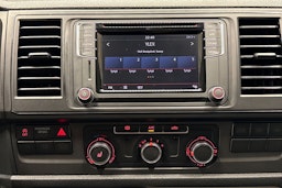 harmaa Volkswagen Transporter 2019 kuva 20.