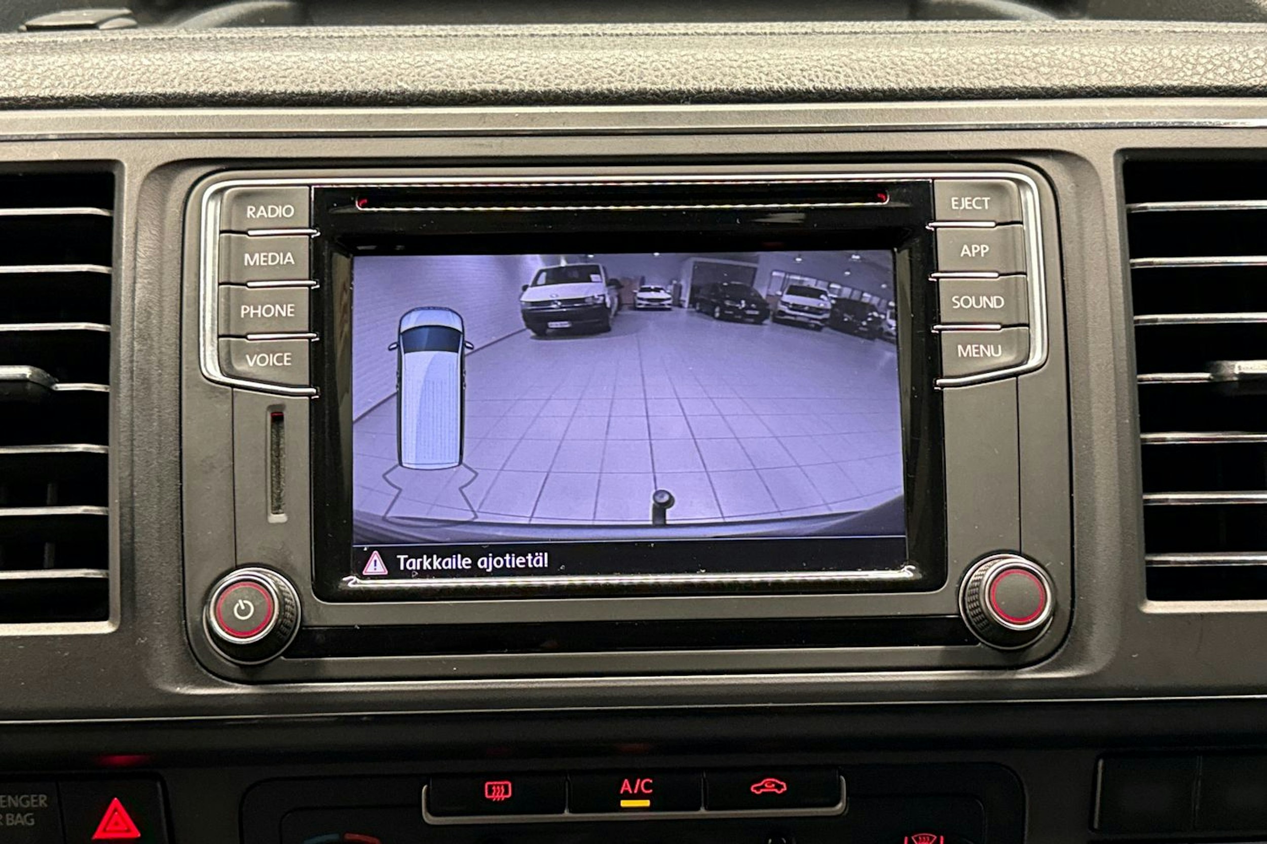 harmaa Volkswagen Transporter 2019 kuva 21.