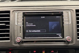 harmaa Volkswagen Transporter 2019 kuva 22.