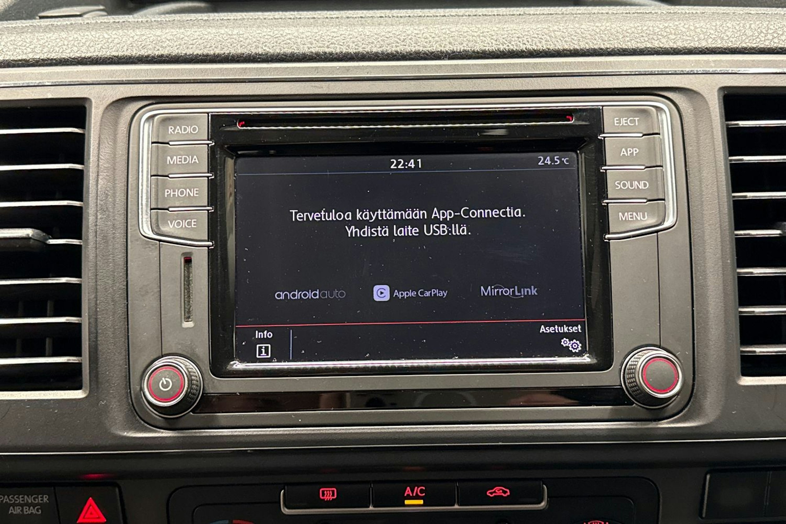 harmaa Volkswagen Transporter 2019 kuva 23.