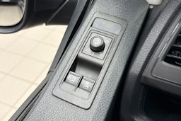 harmaa Volkswagen Transporter 2019 kuva 26.