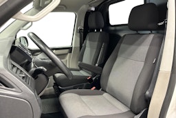 valkoinen Volkswagen Transporter 2019 kuva 8.