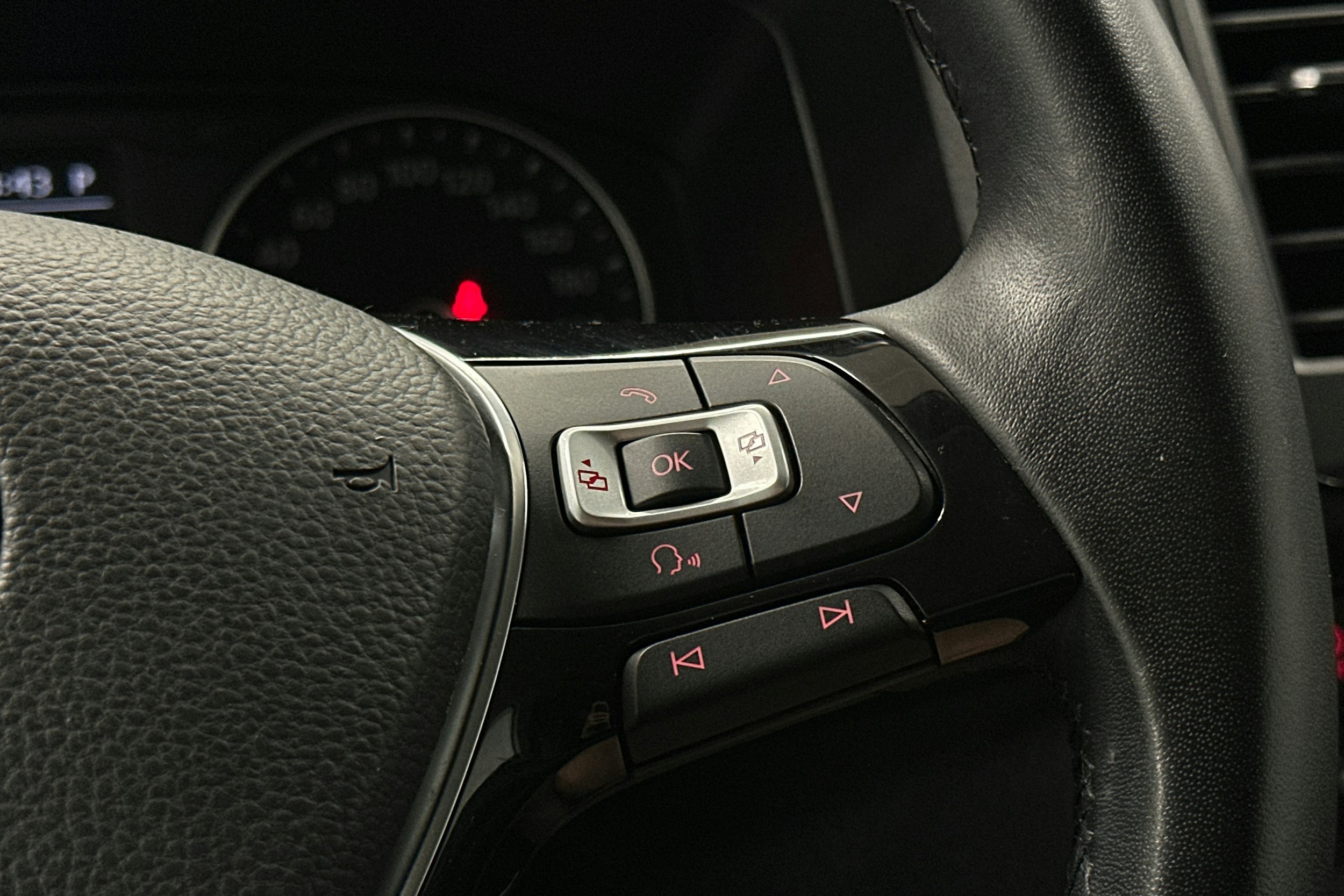 valkoinen Volkswagen Transporter 2019 kuva 15.