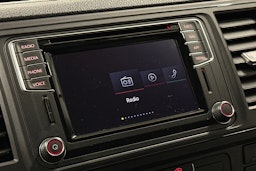 valkoinen Volkswagen Transporter 2019 kuva 18.
