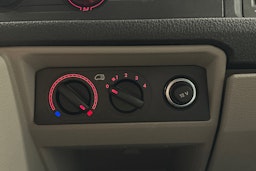 valkoinen Volkswagen Transporter 2019 kuva 23.
