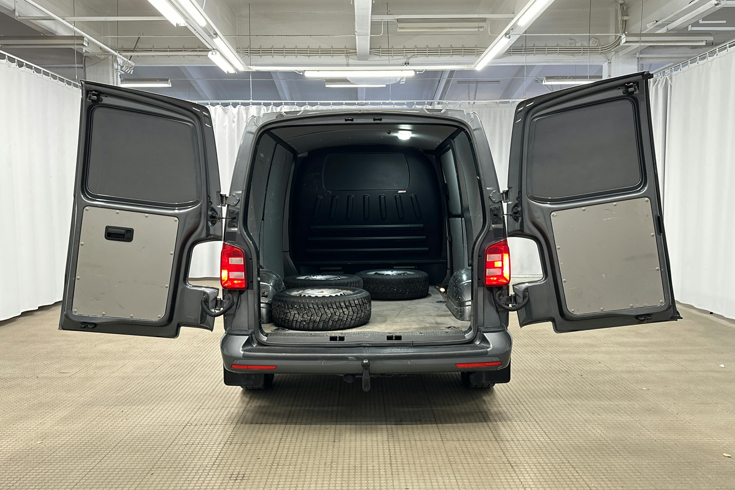 hopea Volkswagen Transporter 2019 kuva 11.