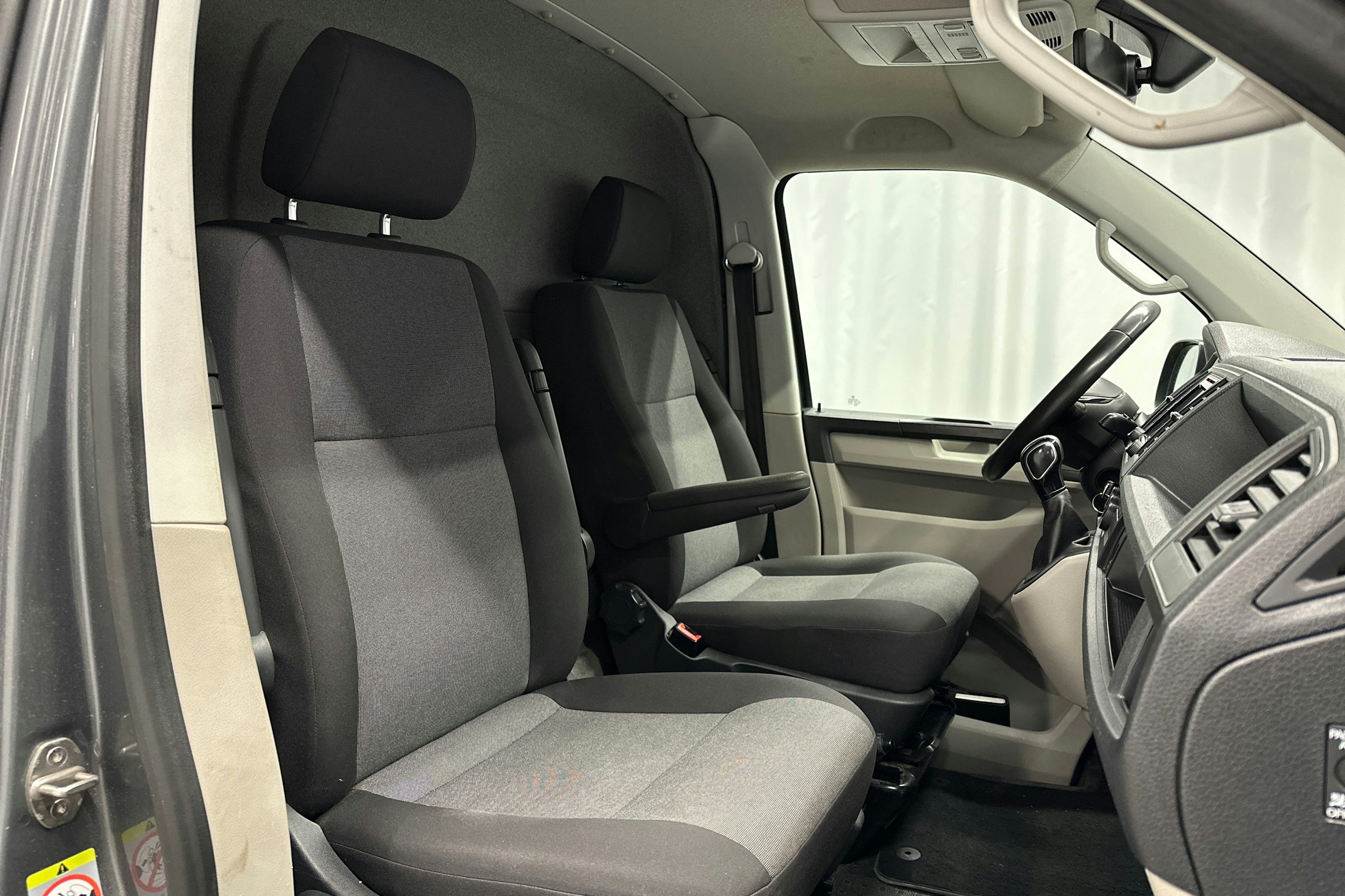 hopea Volkswagen Transporter 2019 kuva 13.