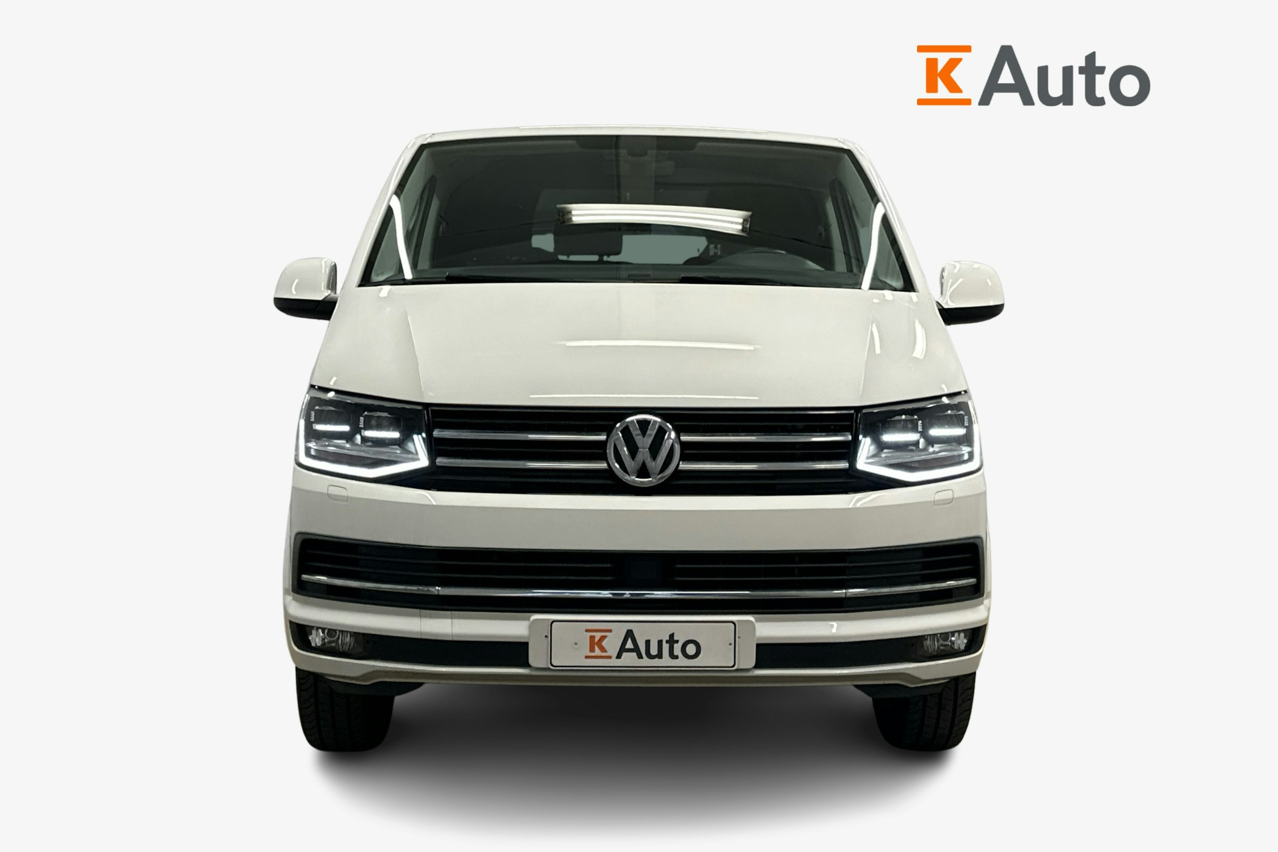valkoinen Volkswagen Transporter 2019 kuva 4.