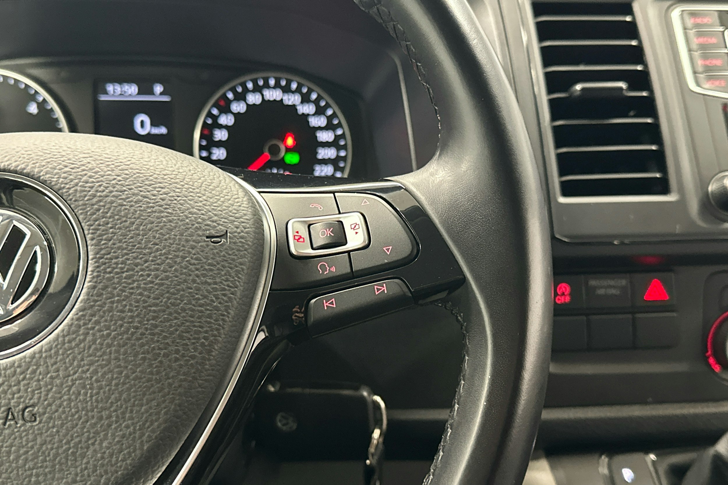 valkoinen Volkswagen Transporter 2019 kuva 12.