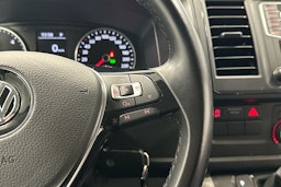 valkoinen Volkswagen Transporter 2019 kuva 12.