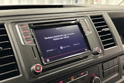 valkoinen Volkswagen Transporter 2019 kuva 15.