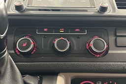 valkoinen Volkswagen Transporter 2019 kuva 16.