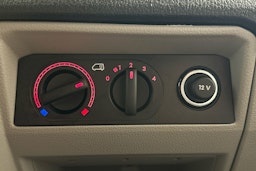valkoinen Volkswagen Transporter 2019 kuva 17.