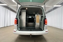 valkoinen Volkswagen Transporter 2019 kuva 19.