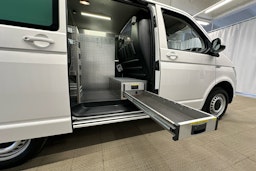 valkoinen Volkswagen Transporter 2019 kuva 23.