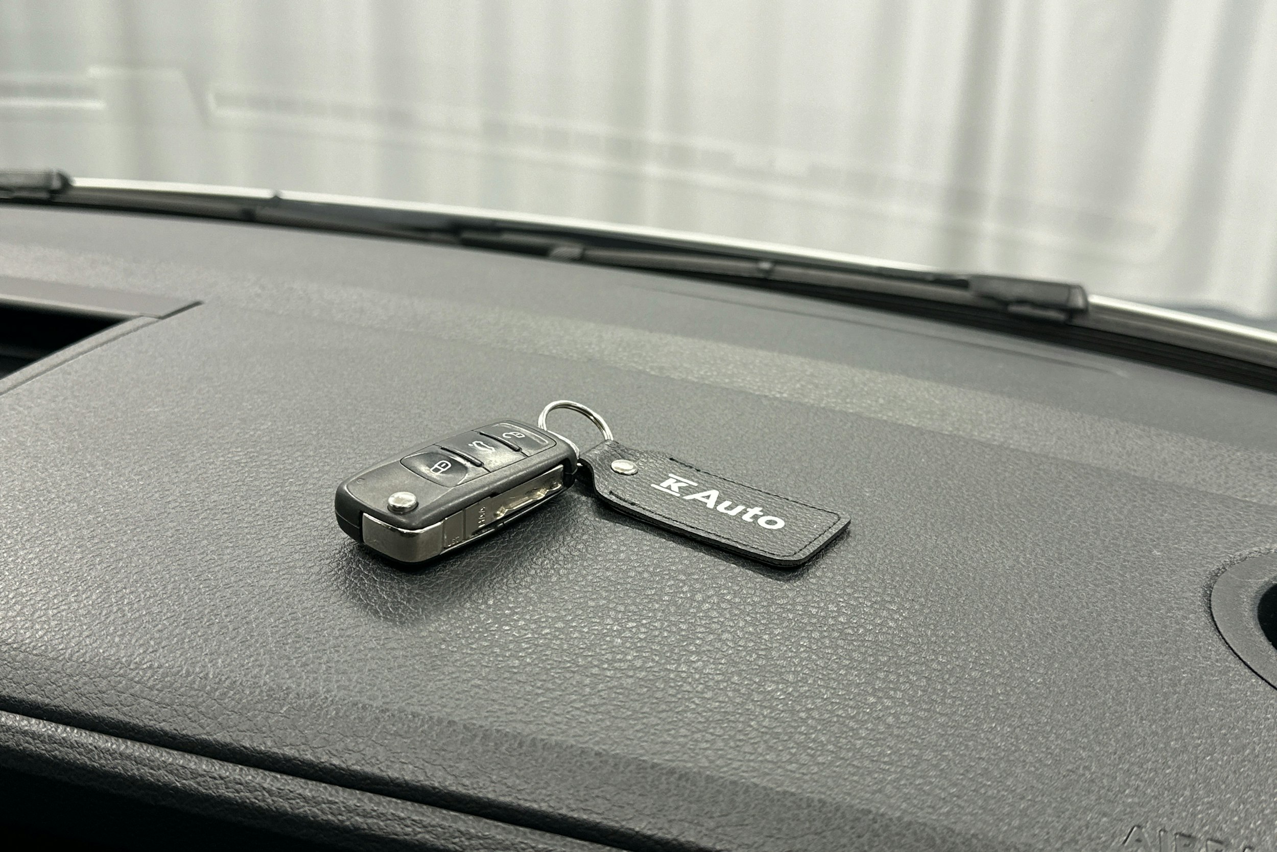 valkoinen Volkswagen Transporter 2019 kuva 24.