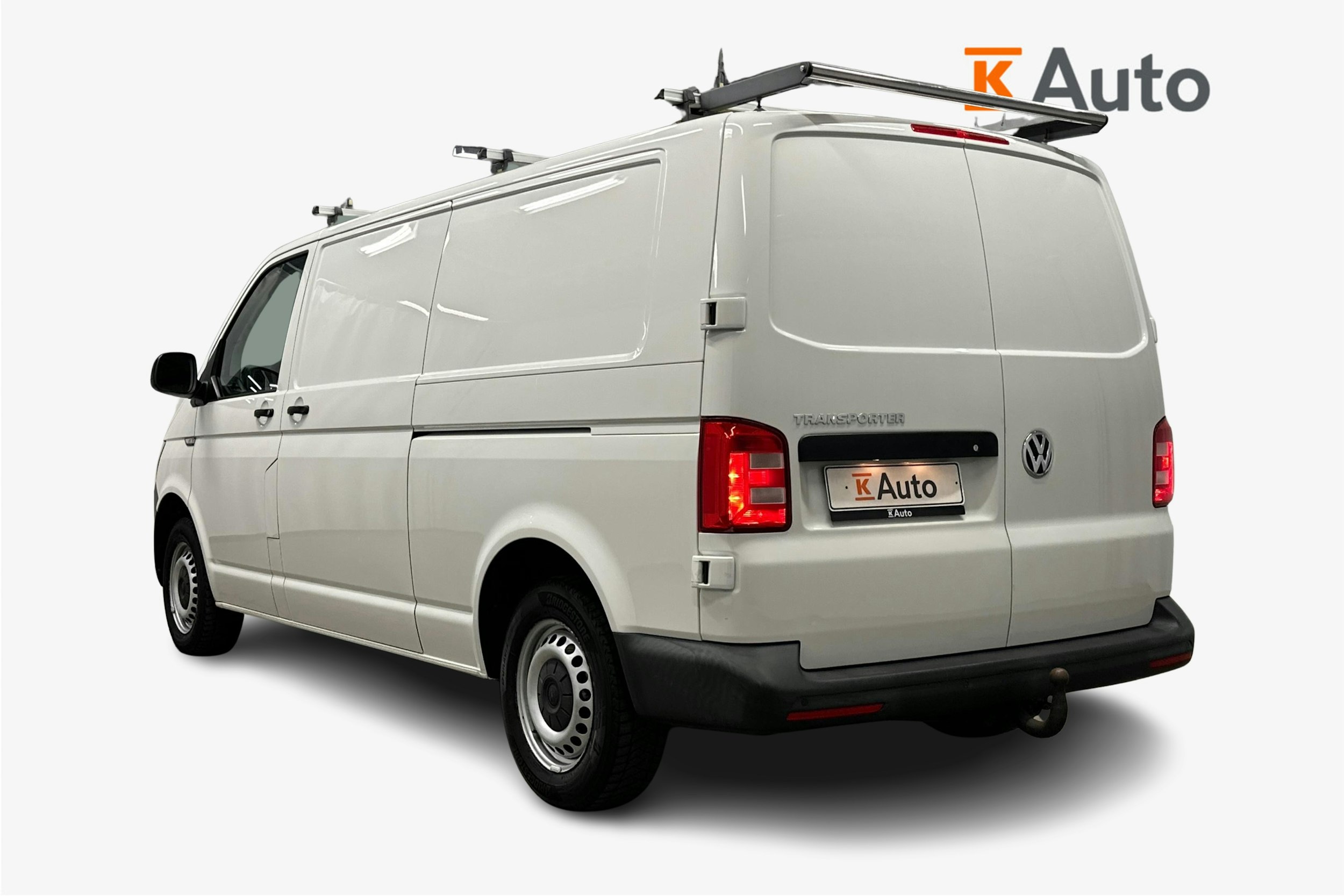 valkoinen Volkswagen Transporter 2019 kuva 2.