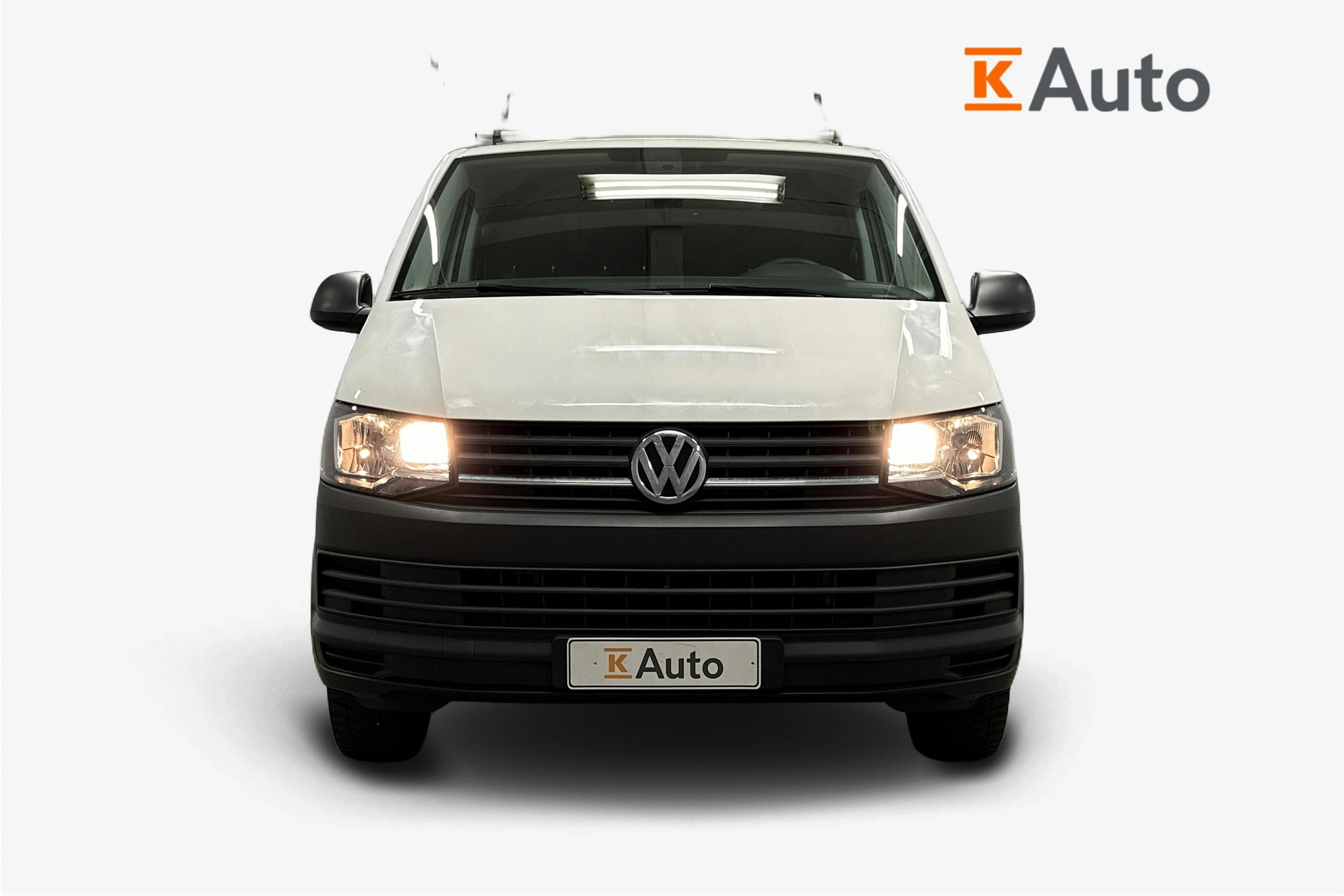 valkoinen Volkswagen Transporter 2019 kuva 4.