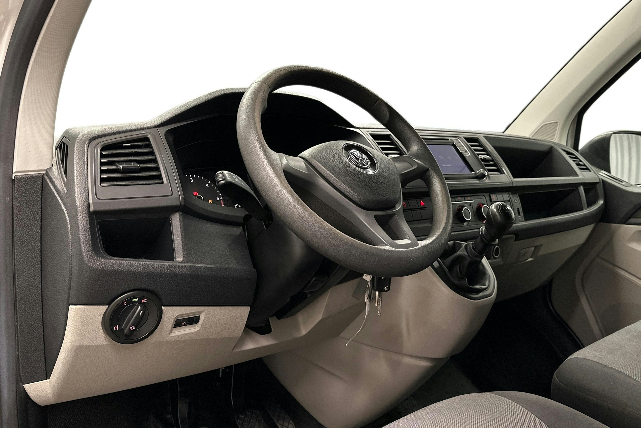 valkoinen Volkswagen Transporter 2019 kuva 6.