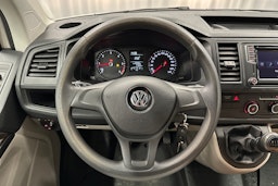 valkoinen Volkswagen Transporter 2019 kuva 10.